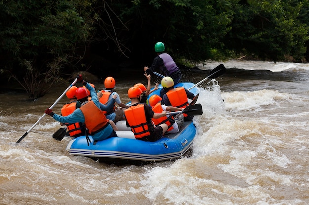 Rafting nel fiume khek, nel nord della thailandia