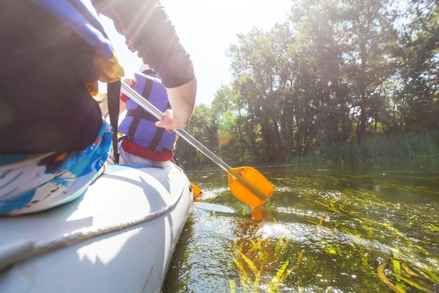 Raftingteam, extreme watersport in de zomer