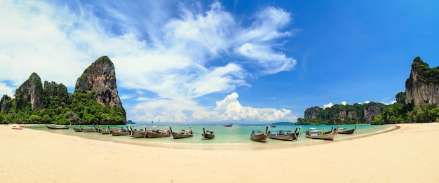 Foto spiaggia di railay, krabi, mare delle andamane tailandia