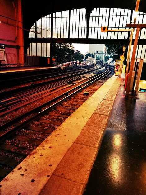 Photo railroad station platform