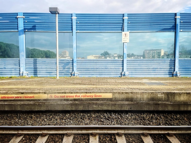 Photo railroad station platform