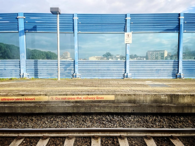 写真 鉄道駅のプラットフォーム