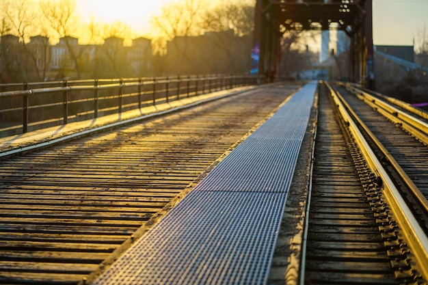 Photo railroad track bridge over river