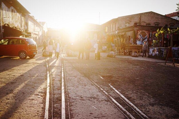 Foto traccia ferroviaria al tramonto