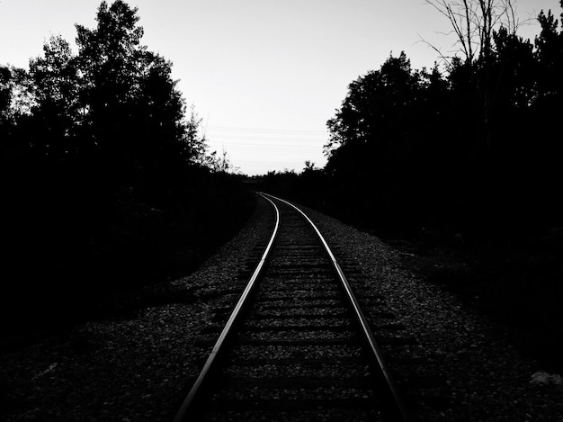 Photo railroad track at sunset