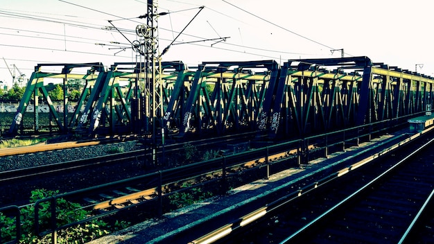 Photo railroad tracks against sky