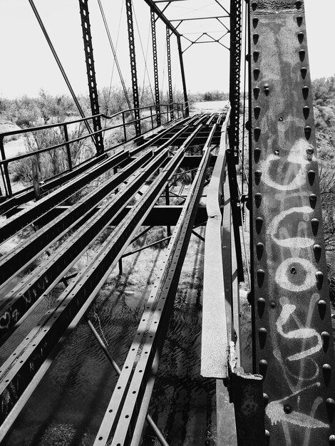 Photo railroad tracks against sky