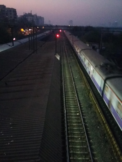 Фото Железнодорожные пути ночью