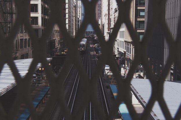 Photo railroad tracks in city