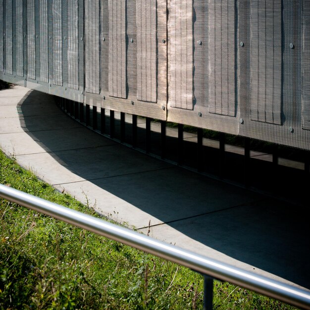 Photo railroad tracks in city