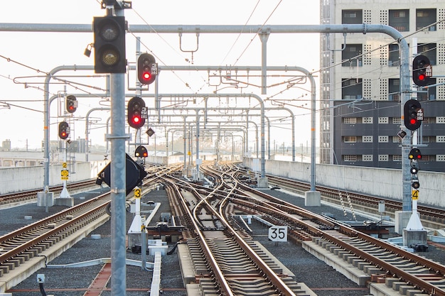 写真 都市内の鉄道線路