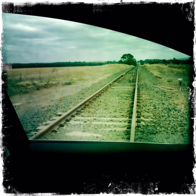 Photo railroad tracks on landscape