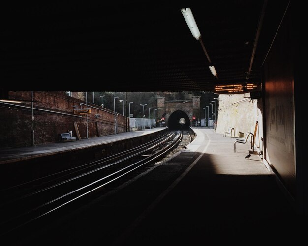 Photo railroad tracks at royal tunbridge wells