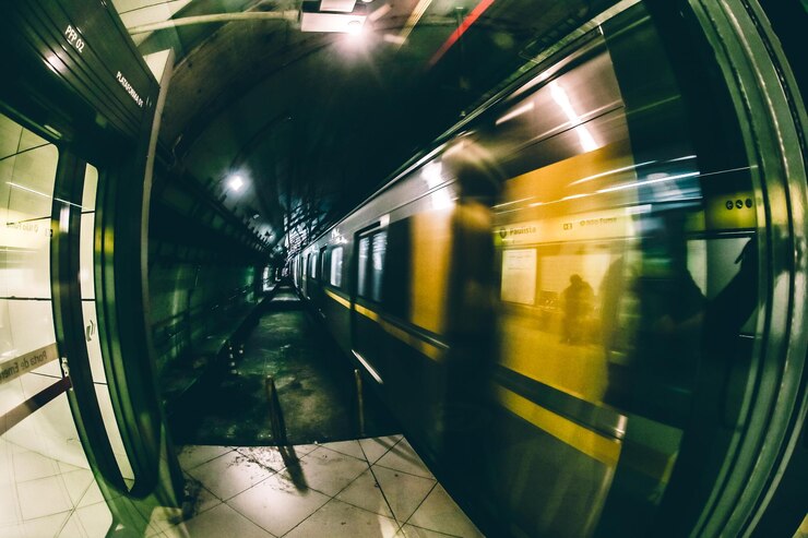 Фотография железнодорожные пути, виденные через окно поезда
