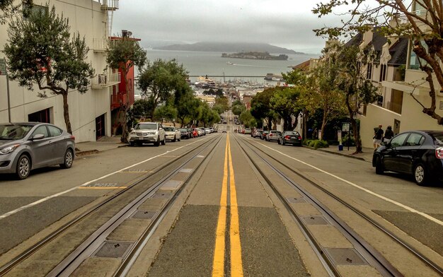 Photo railroad tracks on street in city