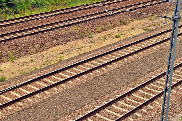 Photo railroad tracks at a train station