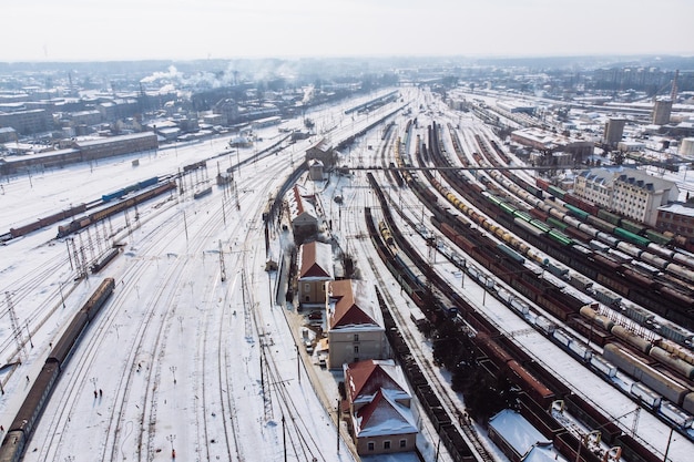写真 冬の日の鉄道道路の鳥瞰図。底面上面図。