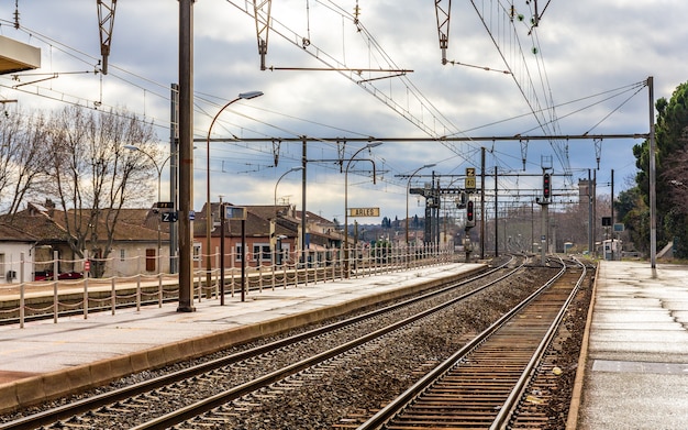 フランスのアルルの鉄道駅