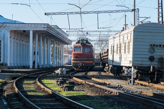 Железнодорожный вокзал, семафоры и железнодорожные переезды, Поти, Грузия.