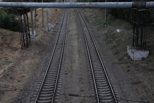 Фото Железнодорожные пути в парке вид сверху железнодорожная линия