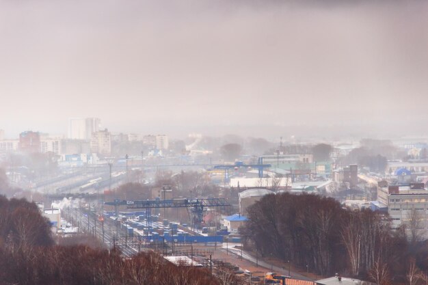 Photo railways in industrial zone near residental flats containers wi