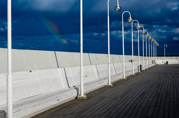 Photo rainbow on cloudy sky over pier in sopot poland