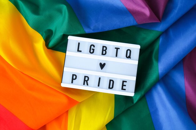 Радужный флаг с световой коробкой и текстом lgbtq гордость радуга lgbtq флаг из шелкового материала символ