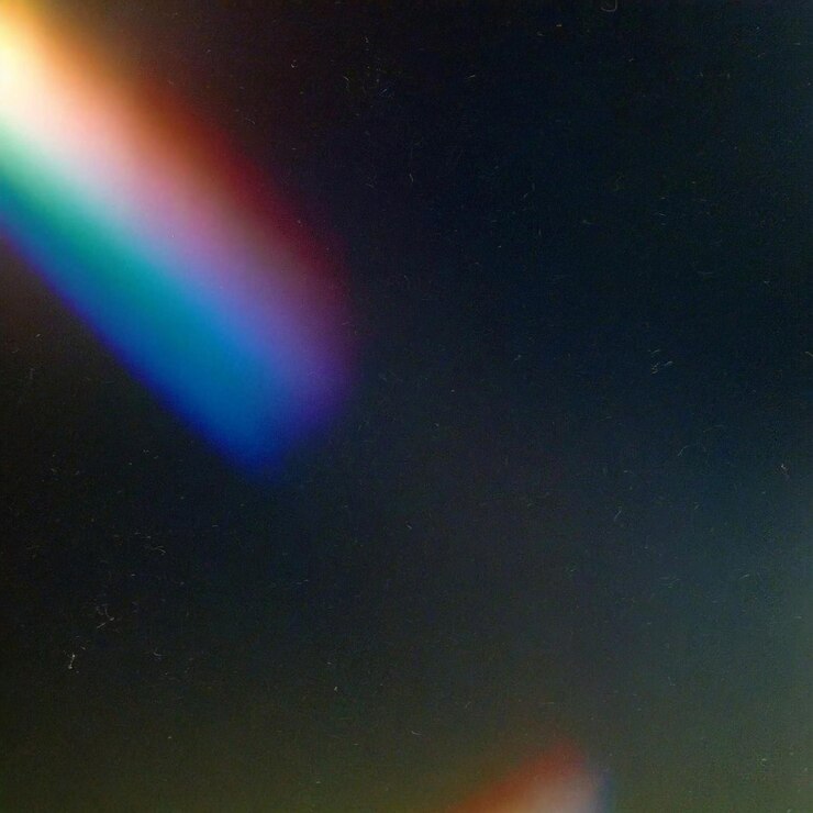 Photo a rainbow is visible in the dark sky