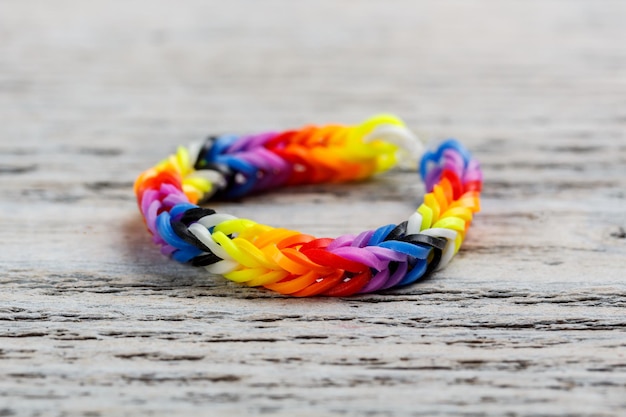 Rainbow loom armband