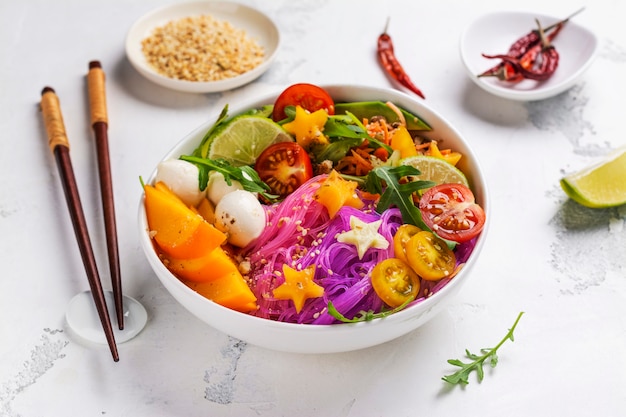 Photo rainbow noodle, unicorn pasta bowl