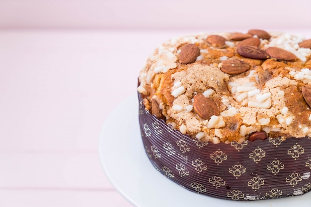 raisin bread cake with almond