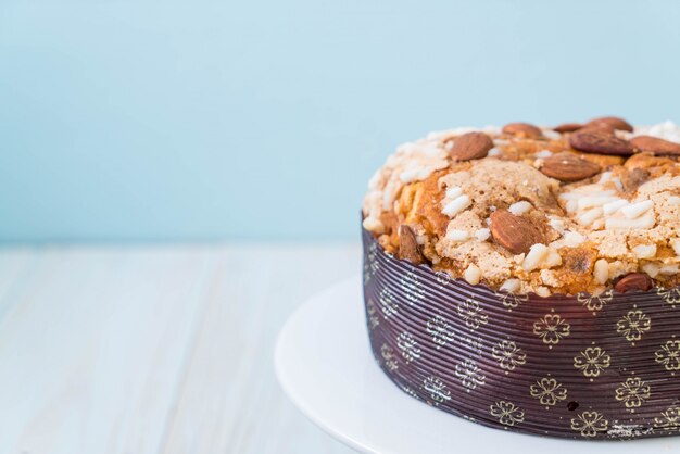 raisin bread cake with almond