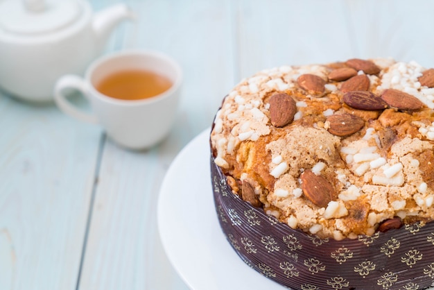 raisin bread cake with almond