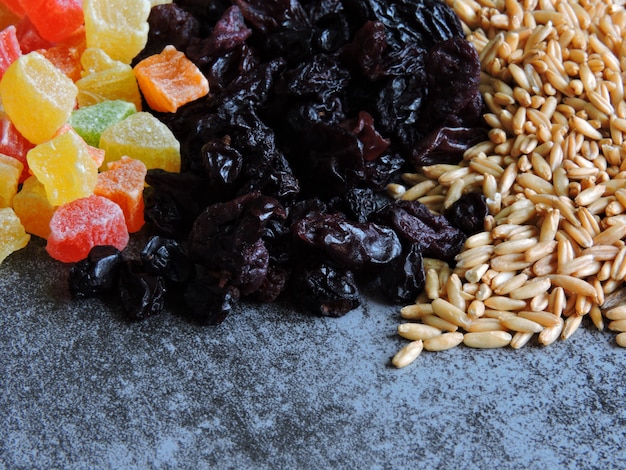 Raisins. Oats. Candied fruit. Nutrition for weight reduction.