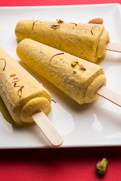 Rajwari o rajwadi dolce kesar badam pista kulfi o caramelle gelato