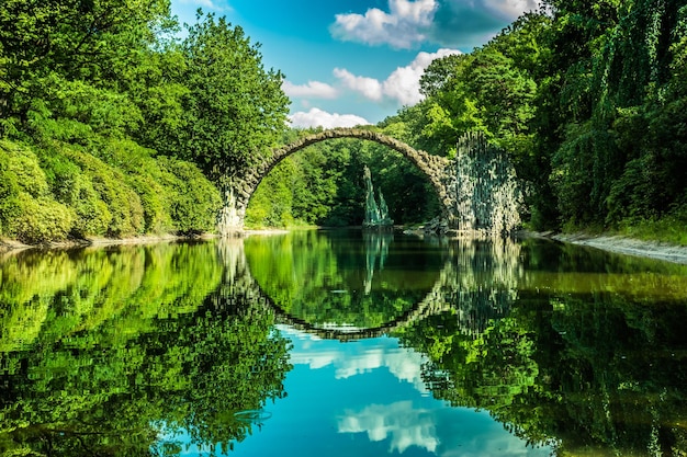 Rakotz brug rakotzbrucke duivels brug duitsland hoge kwaliteit foto