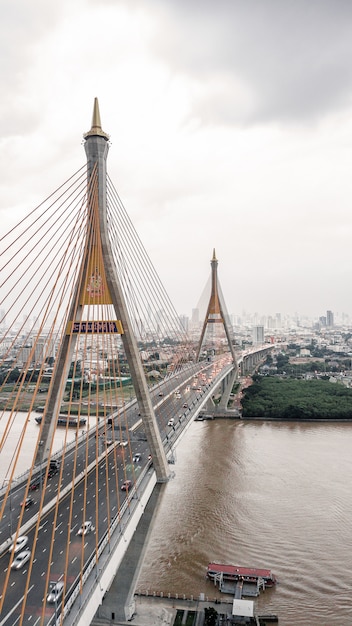 Ponte di rama ix in tailandia