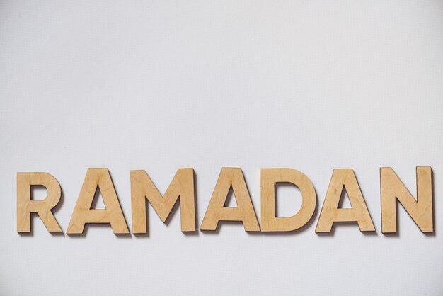 Ramadan houten letters