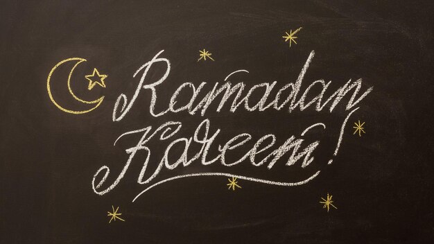 Photo ramadan mubarak calligraphy with handwritten chalk ramadan kareem calligraphy text with beautiful