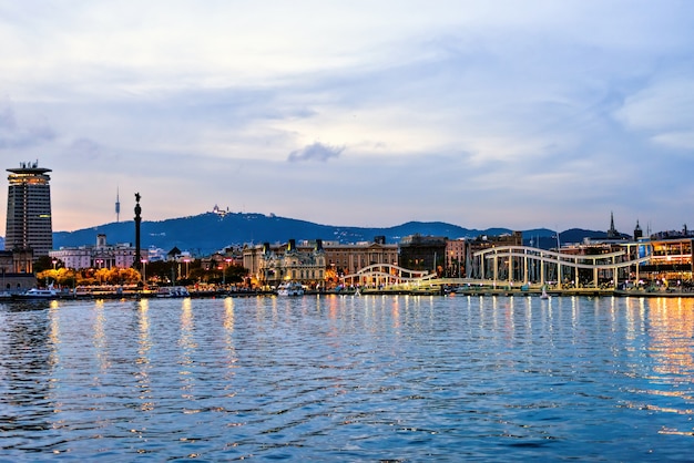 Rambla de Mar Port Vell at Sunset、バルセロナ、スペイン