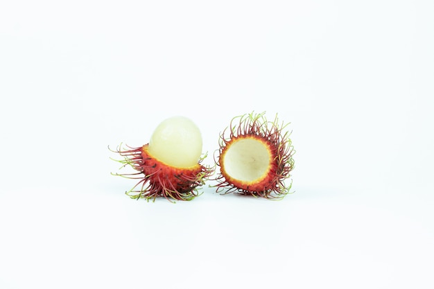 Frutta asiatica del rambutan isolata