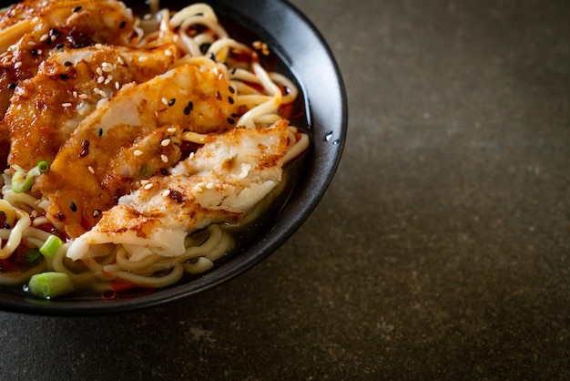 Ramen noodles with gyoza or pork dumplings