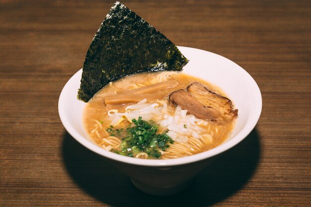 Ramen Pork Bone Soup (Tonkotsu Ramen) met Chashu Pork.