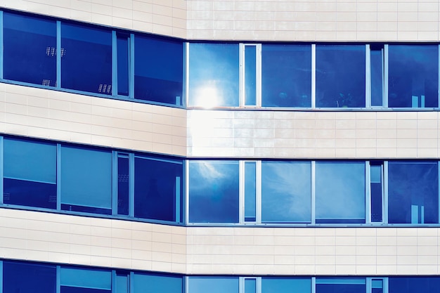 Foto ramen van de moderne kantoorwolkenkrabber in het zakendistrict