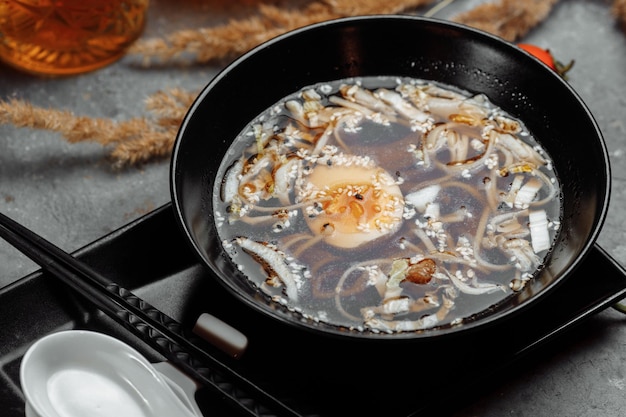 사진 닭고기와 돼지고기 라면 shoyu ramen 닭고기와 돼지고기 면