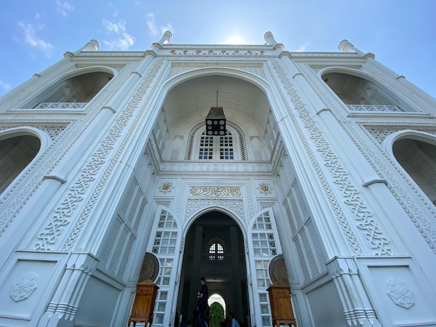 Ramlie musofa-moskee, een van de prachtige moskeeën in middentimerstijl in Djakarta, Indonesië