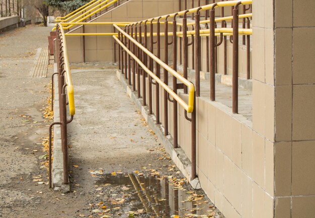 Ramp way for the movement of wheelchair users at the entrance to the building