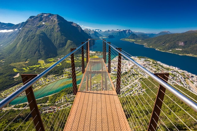 Andalsnes ノルウェーの Rampestreken 有名な観光視点