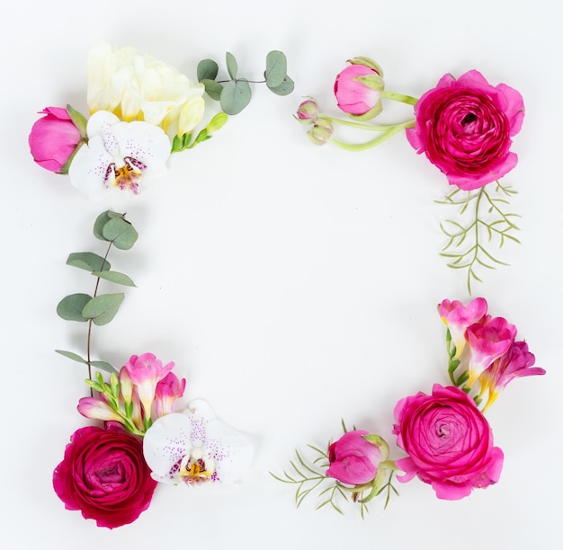 Ranunculus bloemen en orchideeën