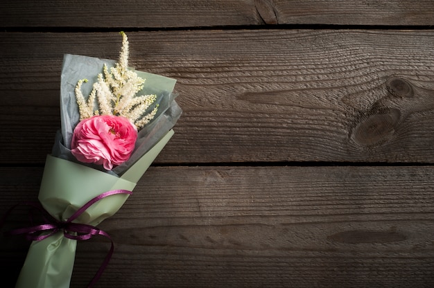 Ranunculus, leafs, twigss on wood